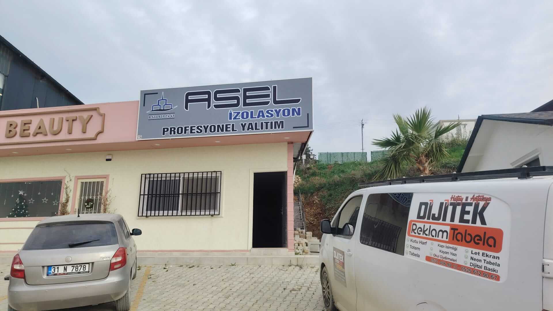 Asel İzolasyon ekibi iş başında — profesyonel yalıtım uygulaması